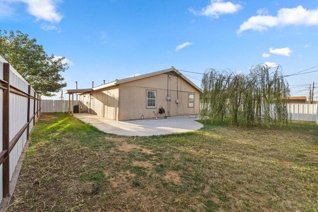 Building Photo - 1728 Linda Ave