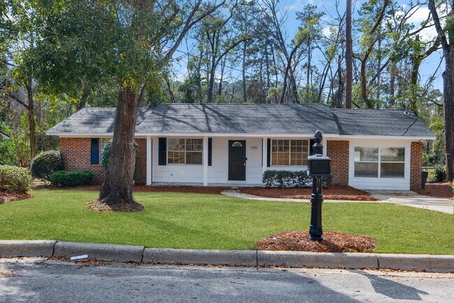 Building Photo - Freshly Remodeled 4 Bedroom 2 Bathroom Single Family Home.