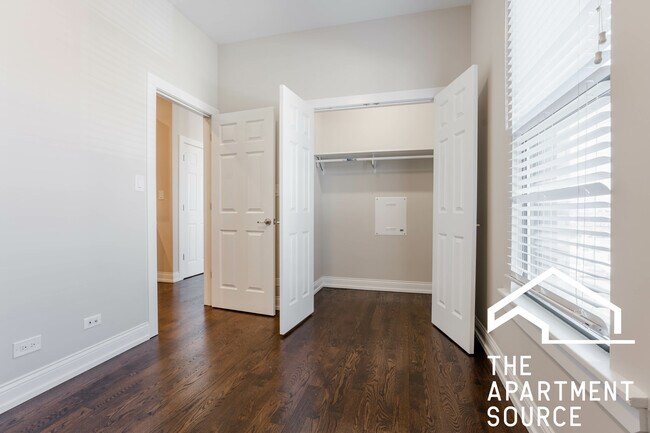 Building Photo - 2945 W Diversey Ave