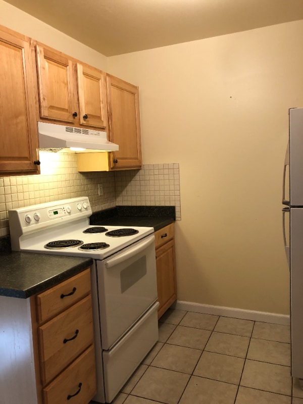 Building Photo - 600 Manhattan Dr