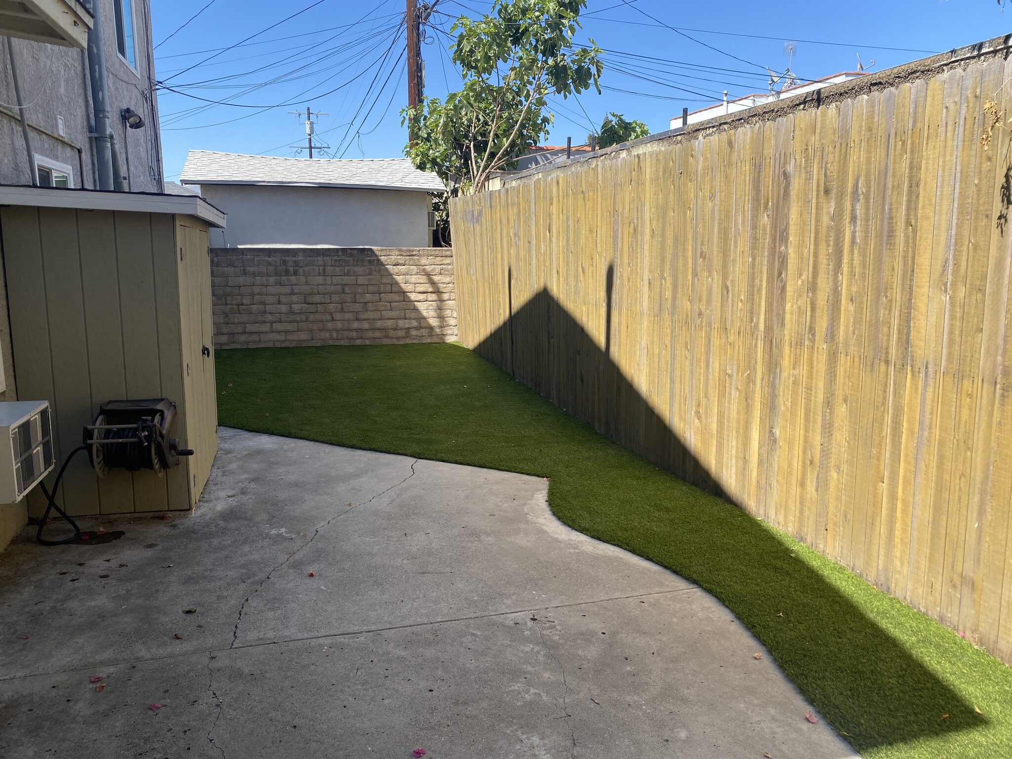 Private Yard - 2026 -2028 Clyde Ave
