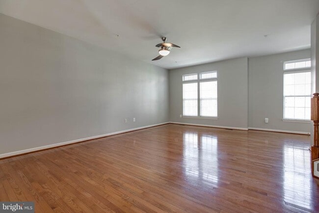 Building Photo - 1739 Theale Way
