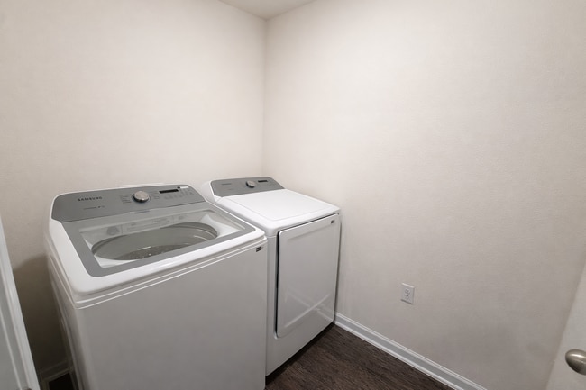 Building Photo - 5 Bedroom Home with Flex Room & First-Floor Guest Suite