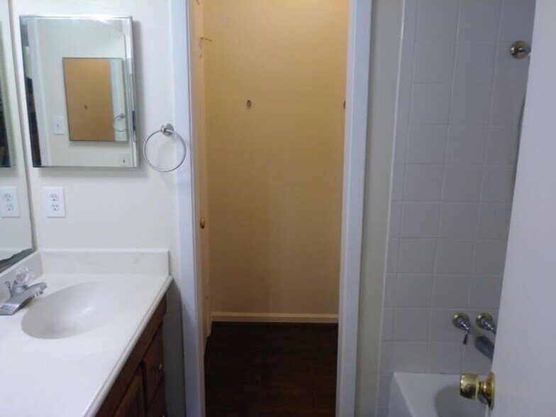 Building Photo - 2402 Union Mill Rd