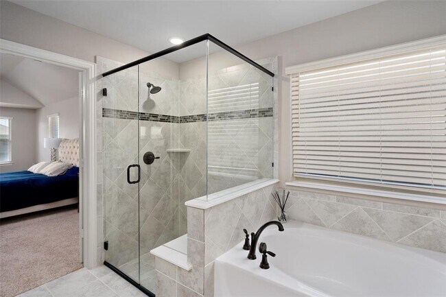 Building Photo - 1324 Thrasher Dr