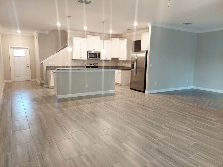 Building Photo - 17472 Radiant Shine Way