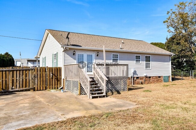 Building Photo - 1082 Hampton Rd