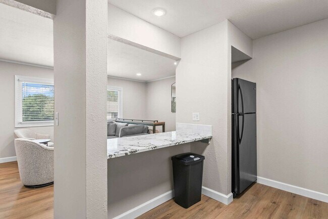 Building Photo - 2309 Cherry Hills Dr