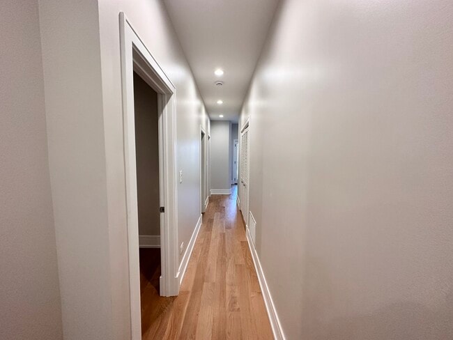 Building Photo - 930 N Wolcott Ave