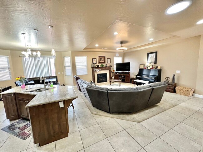 Building Photo - Short term lease! Beautiful Furnished St. George Home!!