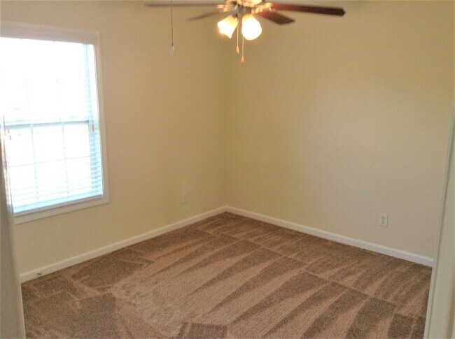 Building Photo - 6br House Near Campus FOR RENT