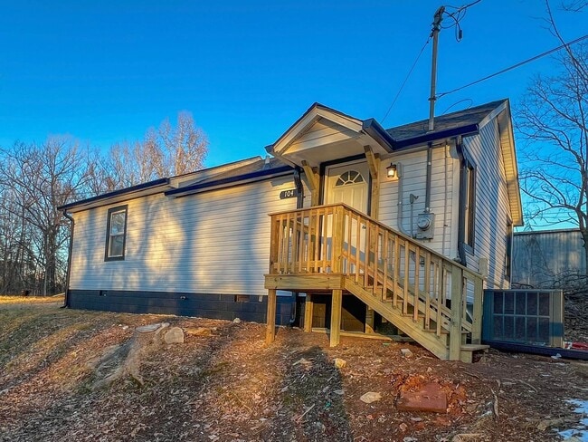 Building Photo - Move-In Specials Available! Completely Rem...