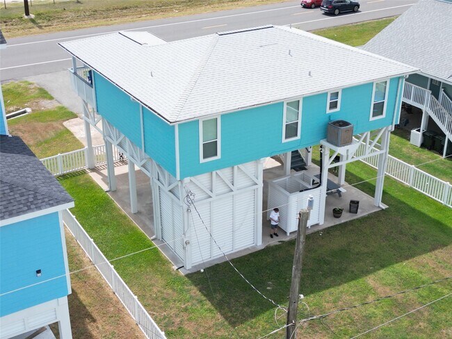 Building Photo - 21822 Termini-San Luis Pass Rd