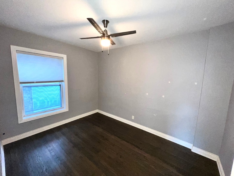 Building Photo - 3105 W Diversey Ave