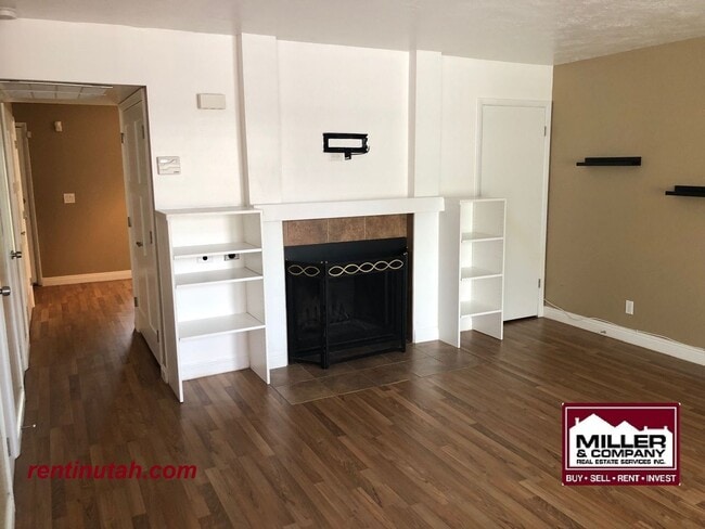 Building Photo - Beautiful Murray 2 Bedroom Townhouse For Rent!!