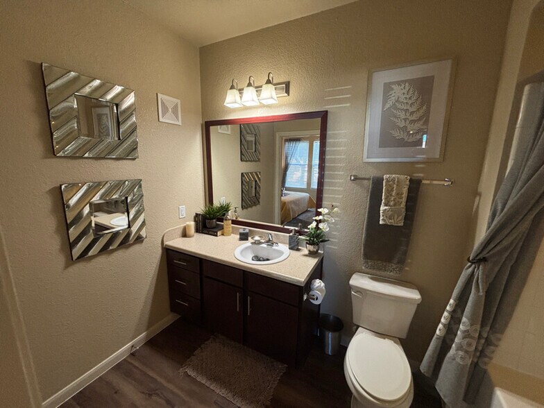 Building Photo - 1811 Medical Pkwy