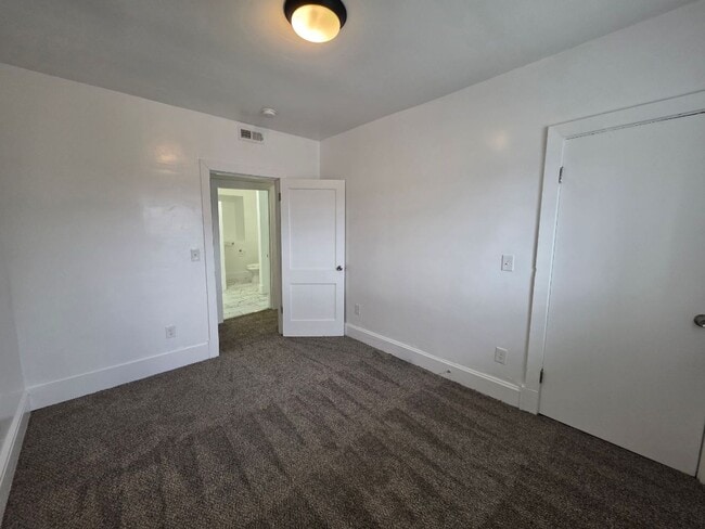 Building Photo - 609 Fremont Ave