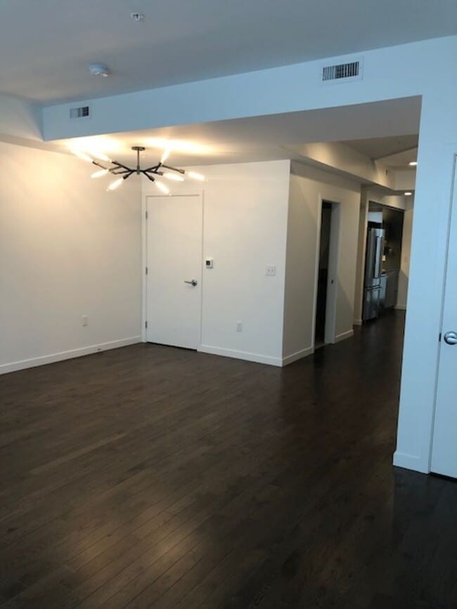 Building Photo - 2 Bedroom Condo in the Confluence!