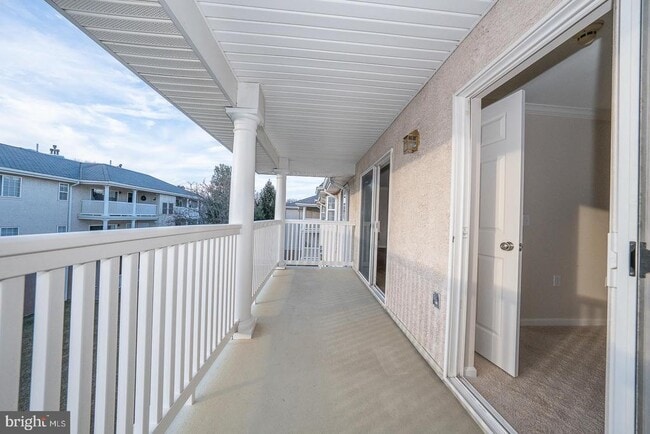 Building Photo - 335 Paoli Pointe Dr