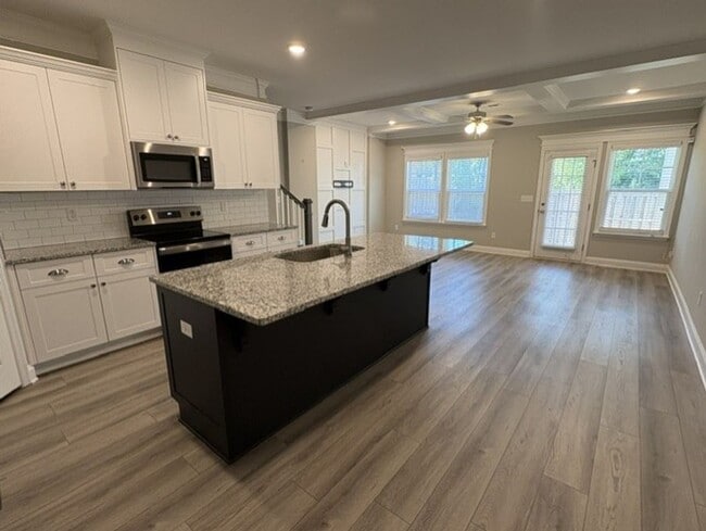 Building Photo - 1007 Linsmore Ave