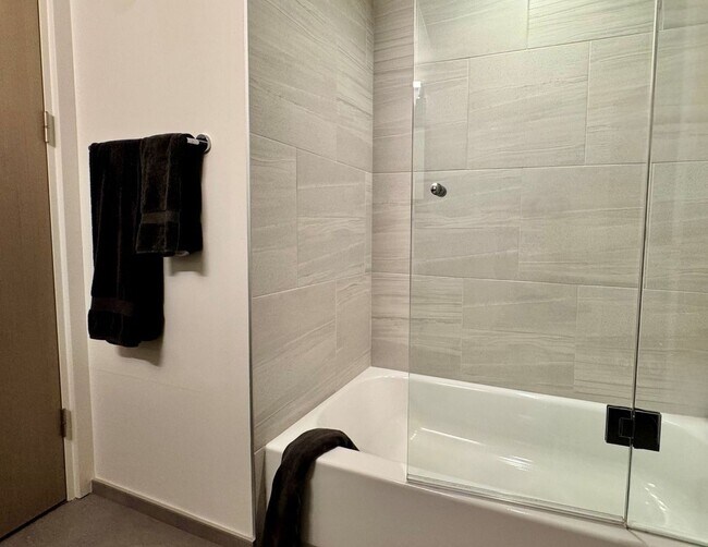 Building Photo - Maison à SOMA  |Secured Smart Access. Mode...