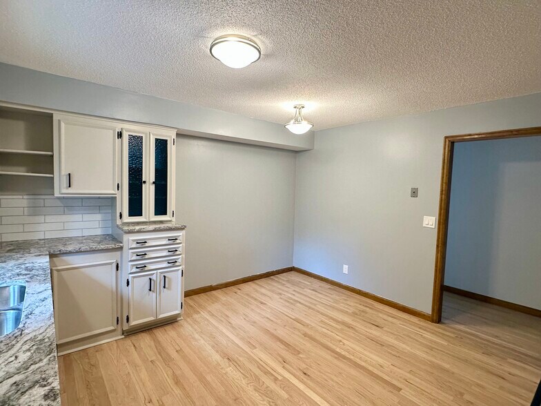 Building Photo - 7301 Glouchester Dr