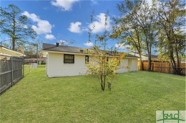 Building Photo - 206 Seminole St