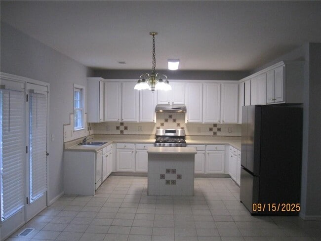 Building Photo - 1105 Wake Robin Cir SW