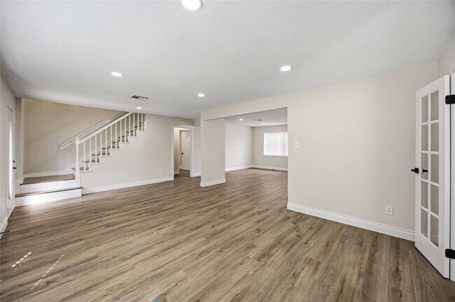 Building Photo - 5702 Old Lodge Dr