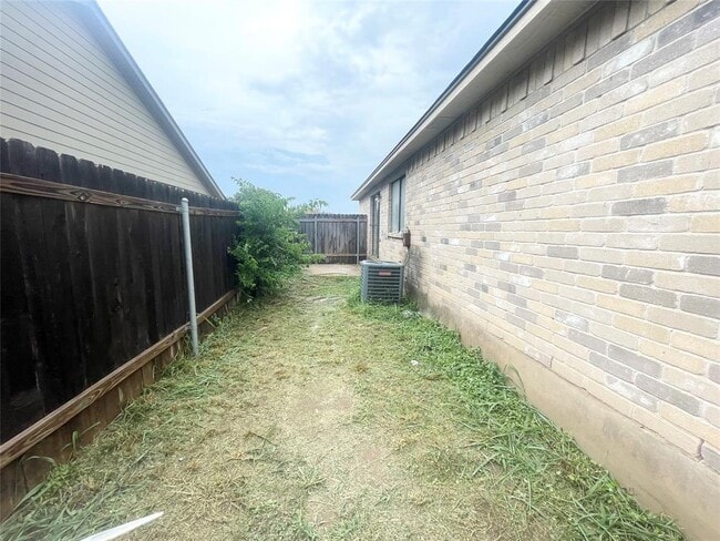 Building Photo - 1508 Rustlers Rd