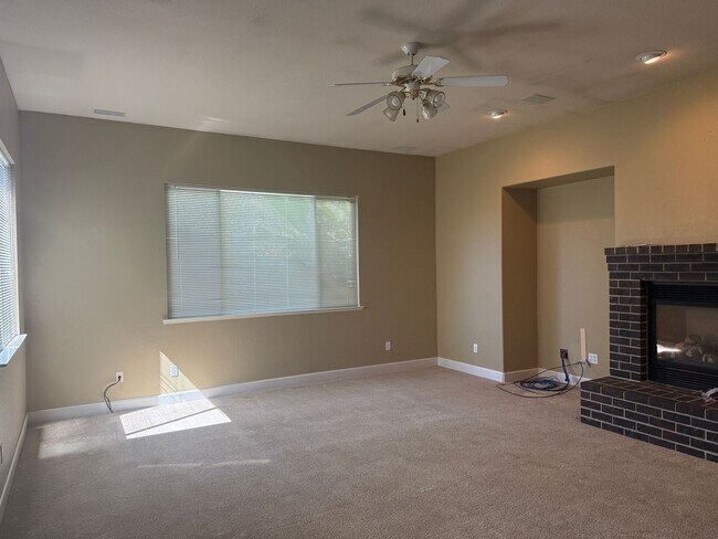 Building Photo - 5221 Clearly Ln