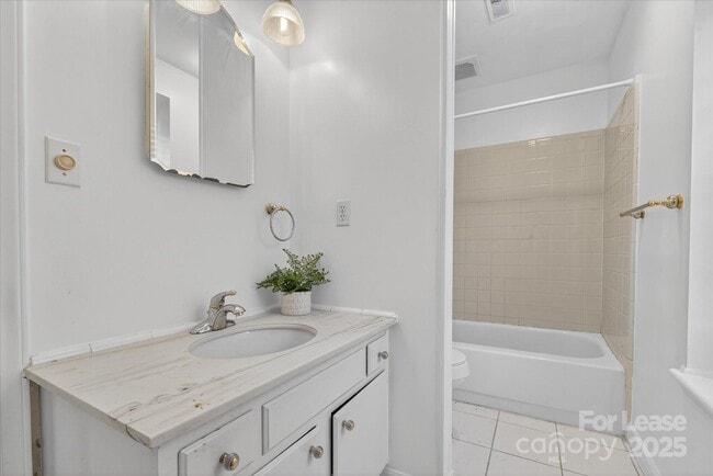 Building Photo - 10917 Blue Heron Dr