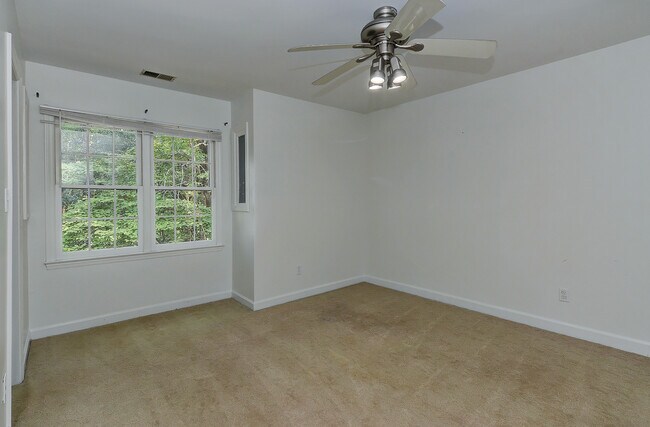 Building Photo - 801 Brightwood Ln