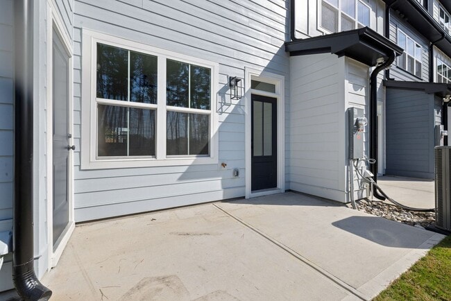Building Photo - Newly Built 4BD, 3.5BA End-Unit Raleigh To...