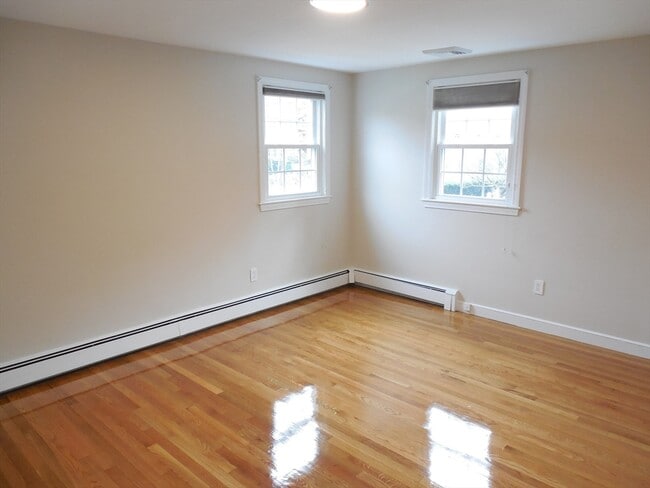 Building Photo - 166 Totten Pond Rd