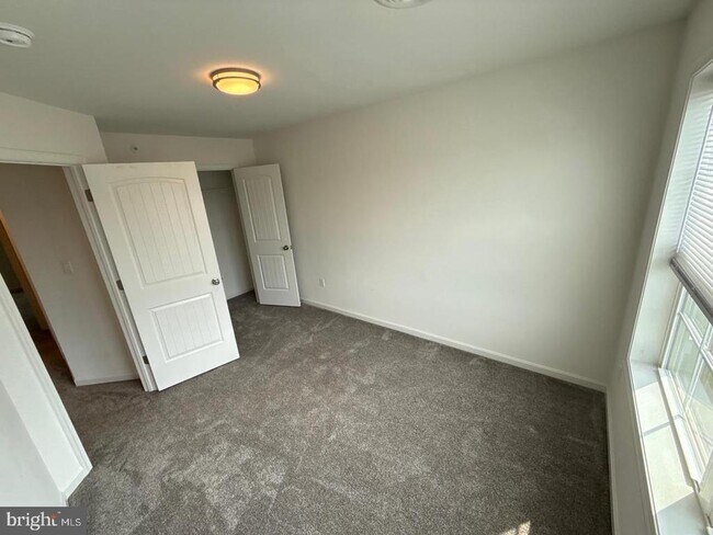 Building Photo - 12416 Jackson Ave