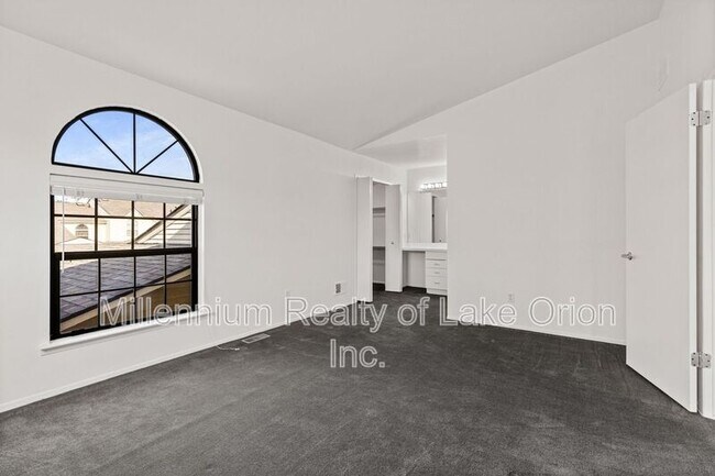 Building Photo - 5611 Drake Hollow Dr