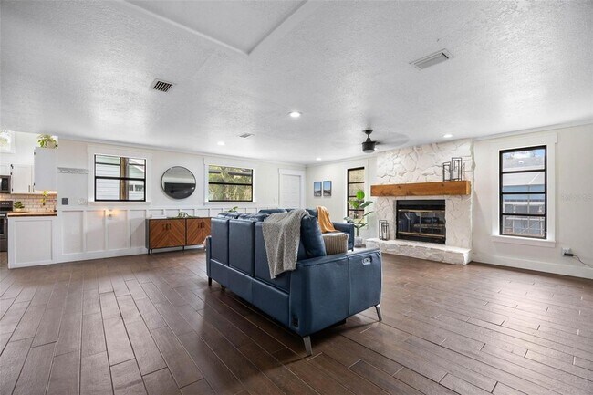 Building Photo - 12756 Poinsettia Ave