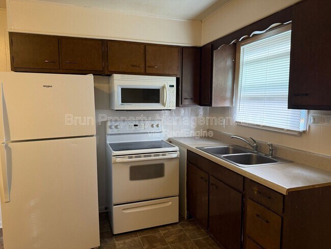 Building Photo - 1420 McArthur Rd