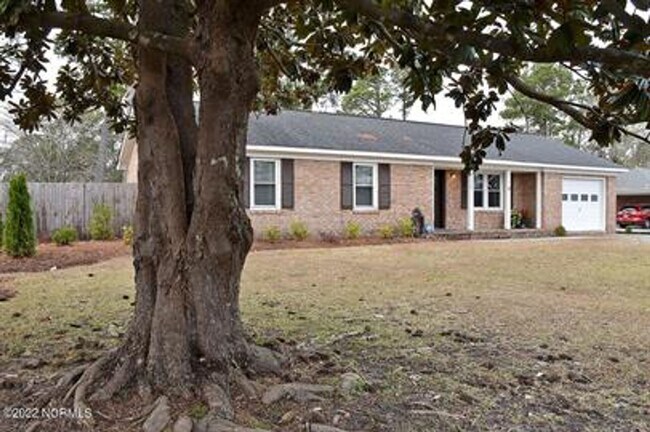 Building Photo - Renovated Brick Ranch Home
