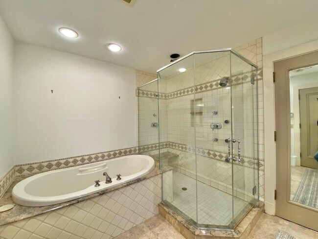 Building Photo - 3085 Fairmount Blvd