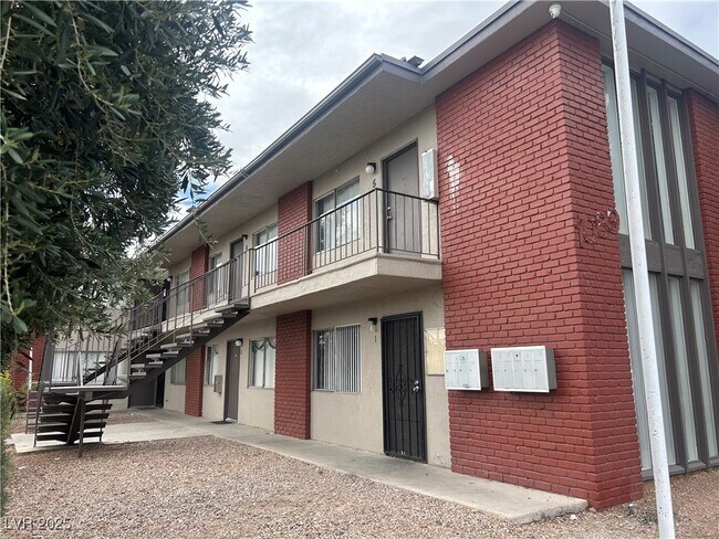 Building Photo - 1089 E Desert Inn Rd
