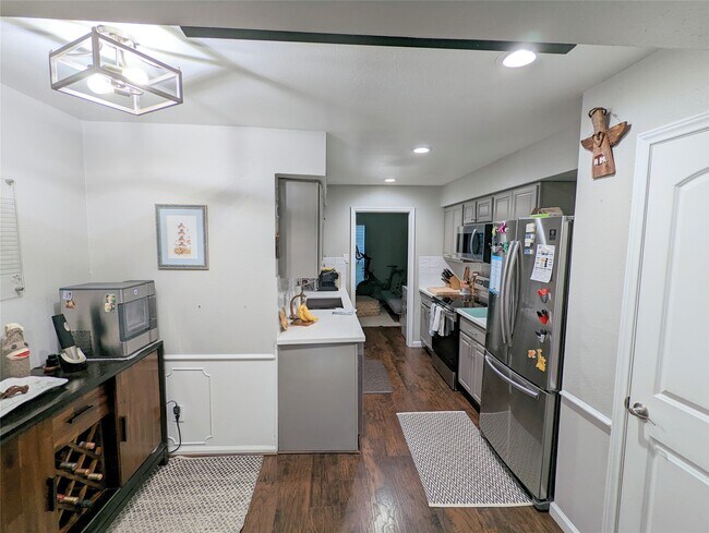 Building Photo - 13374 Trail Hollow Dr