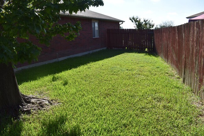 Building Photo - 4 Bedroom, 2 Bathroom House in Killeen wit...