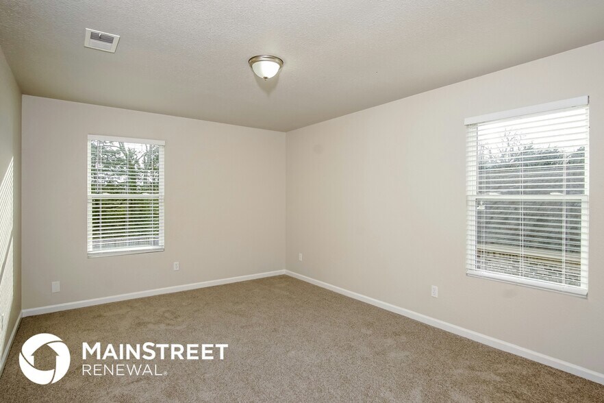 Building Photo - 202 Valleyside Dr NE