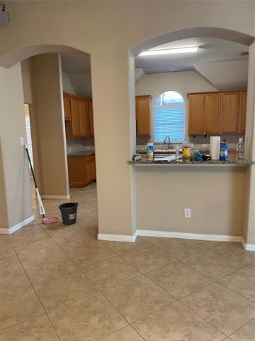 Building Photo - 1004 Royal Oaks Dr