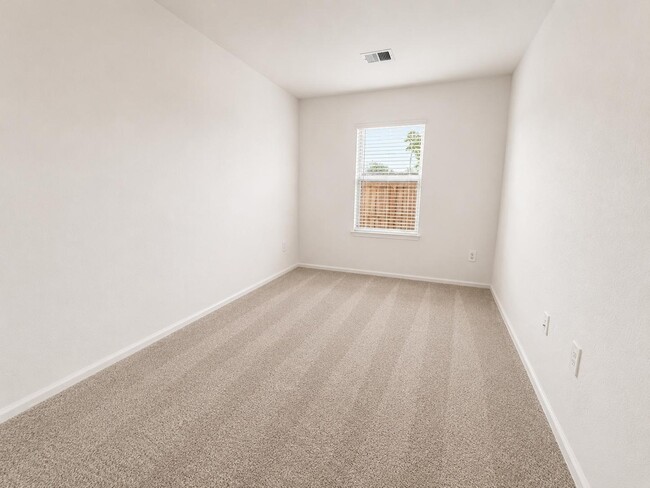 Building Photo - 1515 Las Cuevas Dr