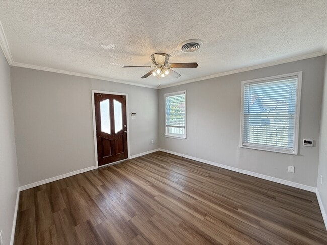 Building Photo - 911 Central Ave