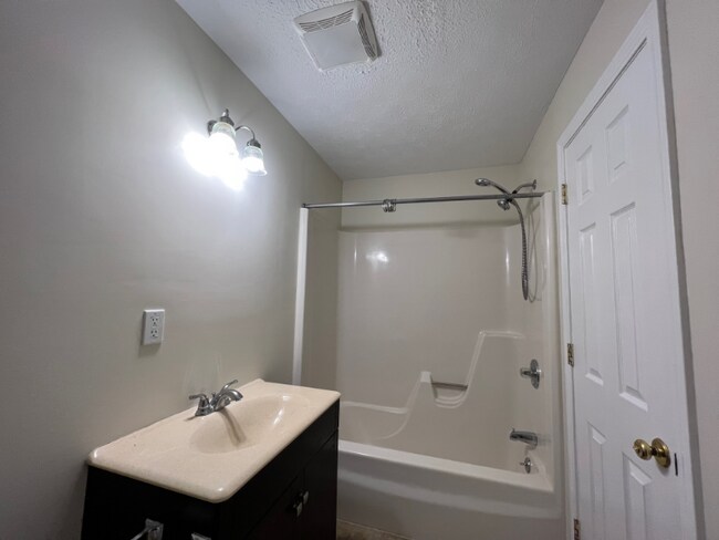 Building Photo - 891 Mammoth Rd