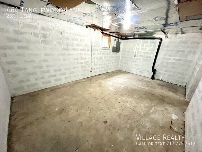 Building Photo - 464 Tanglewood Ln